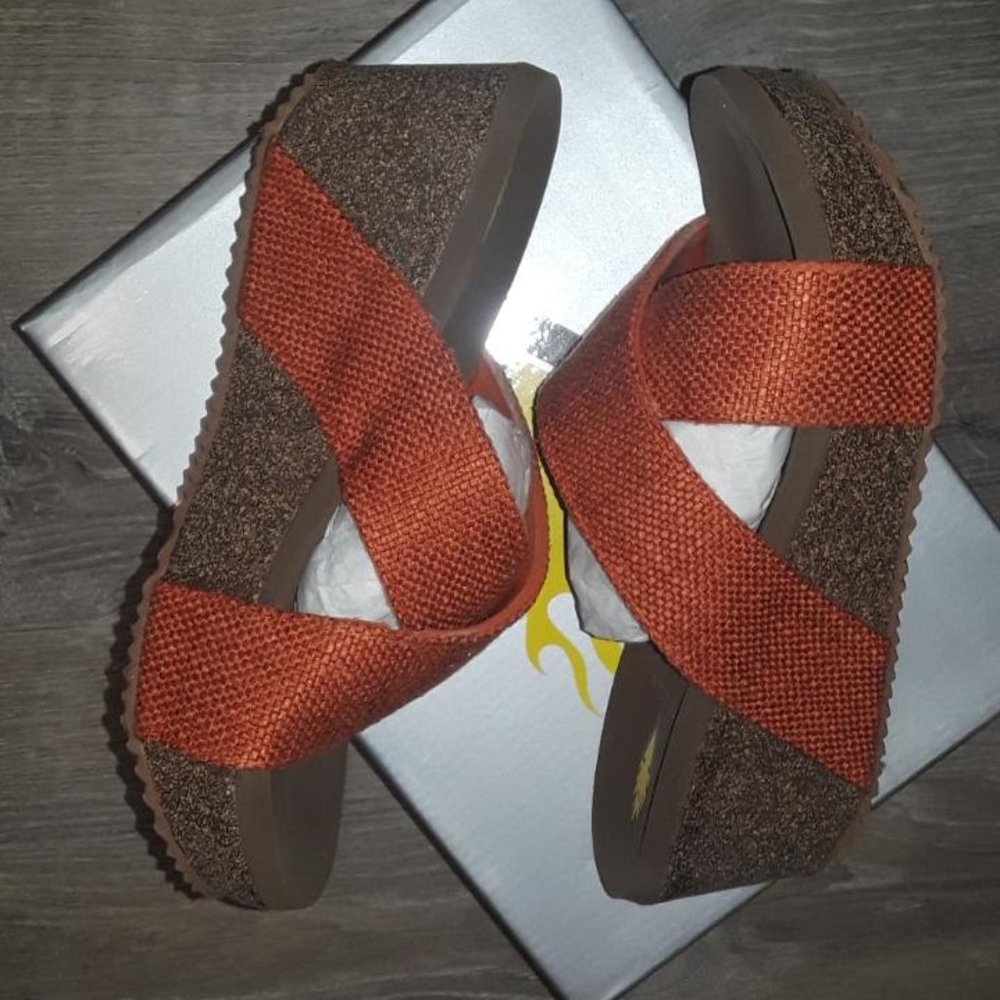 Burnt Orange Volatile Glistening Wedge